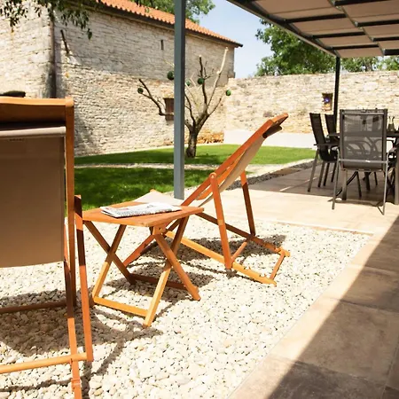 The Poolside Stone House In * Bale
