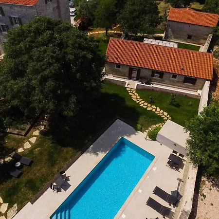 The Poolside Stone House In Holiday home *