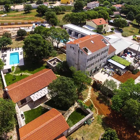 Holiday home The Poolside Stone House In Bale