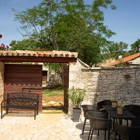 Holiday home The Poolside Stone House In *