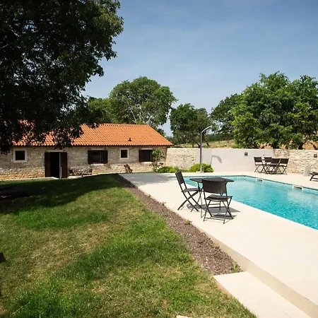 The Poolside Stone House In Holiday home *