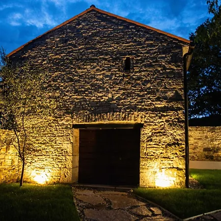 The Poolside Stone House In Holiday home *